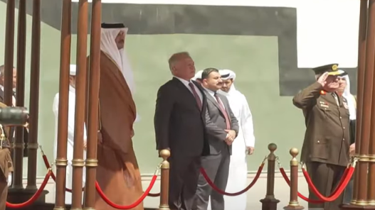 الملك في استقبال امير قطر.. ومباحثات في قصر بسمان (فيديو)