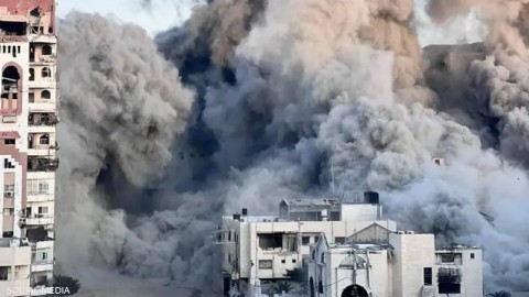 رغم زعم اسرائيل تقليص عملياتها.. القصف يشتد على غزة وشهداء بمجازر جديدة
