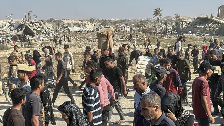 رغم الدمار ورائحة الموت.. نصف مليون فلسطيني عادوا الى غزة حتى الان