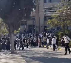 مشاجرة جماعية في الجامعة الاردنية (فيديو)