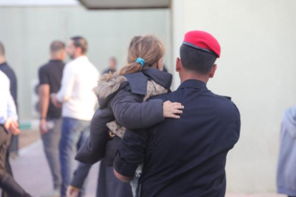 الجيش: إجلاء 50 مريضًا ومرافقًا من غزة لعلاجهم في الأردن