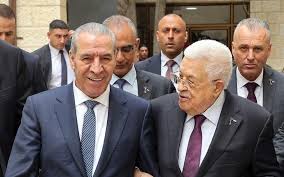 الرئيس الفلسطيني يصدر إعلانا دستوريا يمهد انتقال الرئاسة لنائبه حسين الشيخ