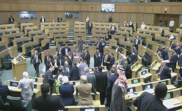 اختيار اللجنة القانونية يفجر خلافا نيابيا ويدفع لرفع الجلسة