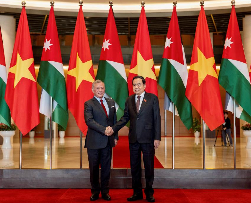 الملك يشيد بموقف فيتنام الداعم لحل الدولتين