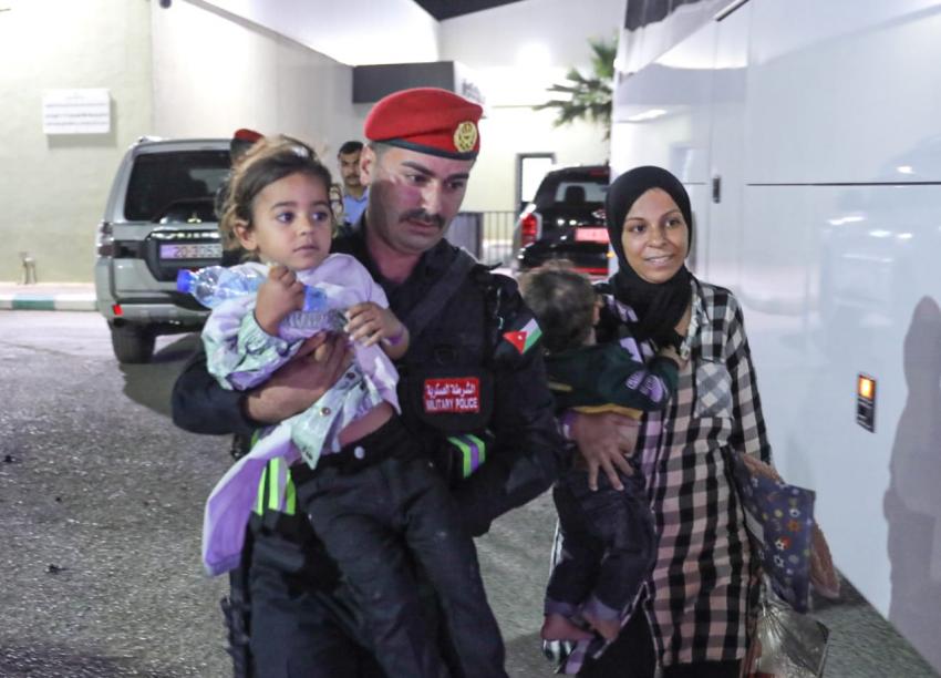 القوات المسلحة تجلي الدفعة الـ 16 من أطفال غزة المرضى للعلاج