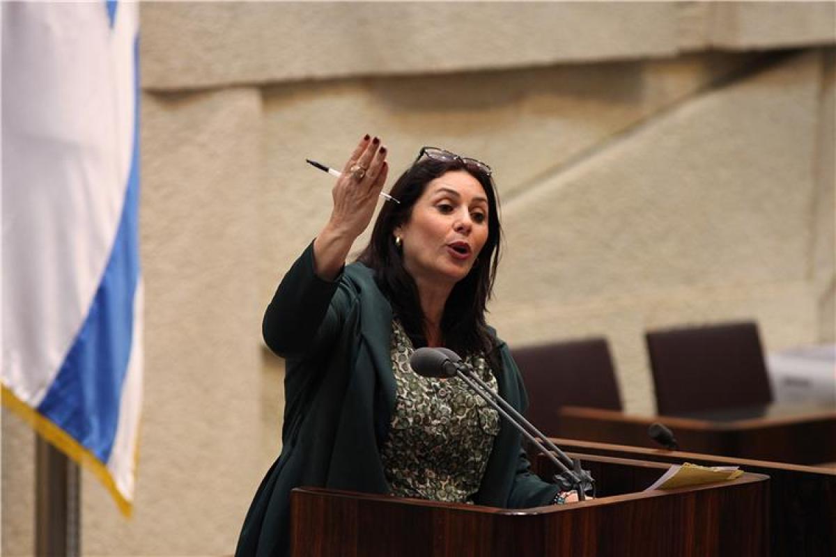 صحيفة اسرائيلية تزعم: زيارة سرية للوزيرة ريغيف للإمارات لإحياء مشروع سكك حديدية يربط أبو ظبي بحيفا