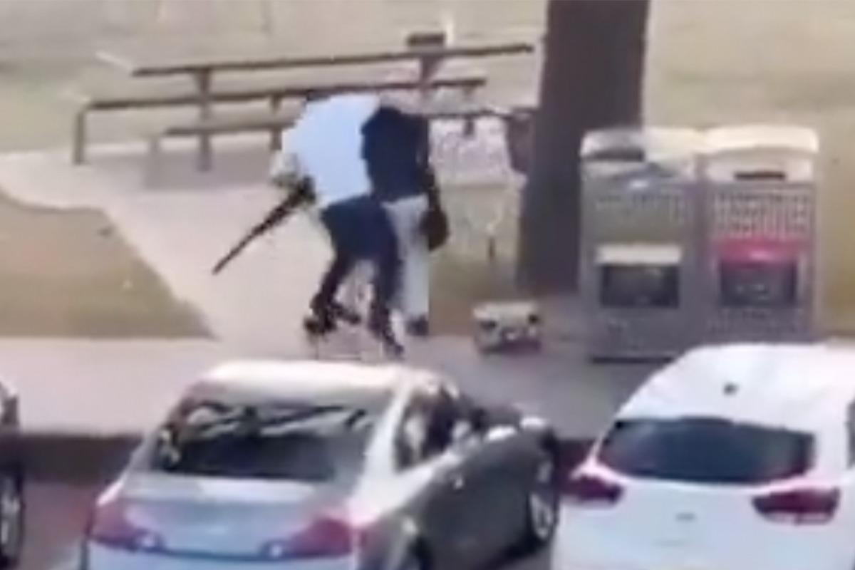 تقرير في أستراليا: المواطن الذي حيّد منفذ العملية بيديه العاريتين، مسلم يُدعى أحمد