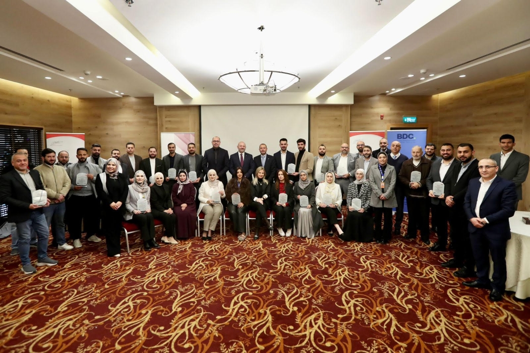 صندوق الملك عبدالله الثاني للتنمية يختتم مشروع طريقي ويكرّم الشركات المستضيفة