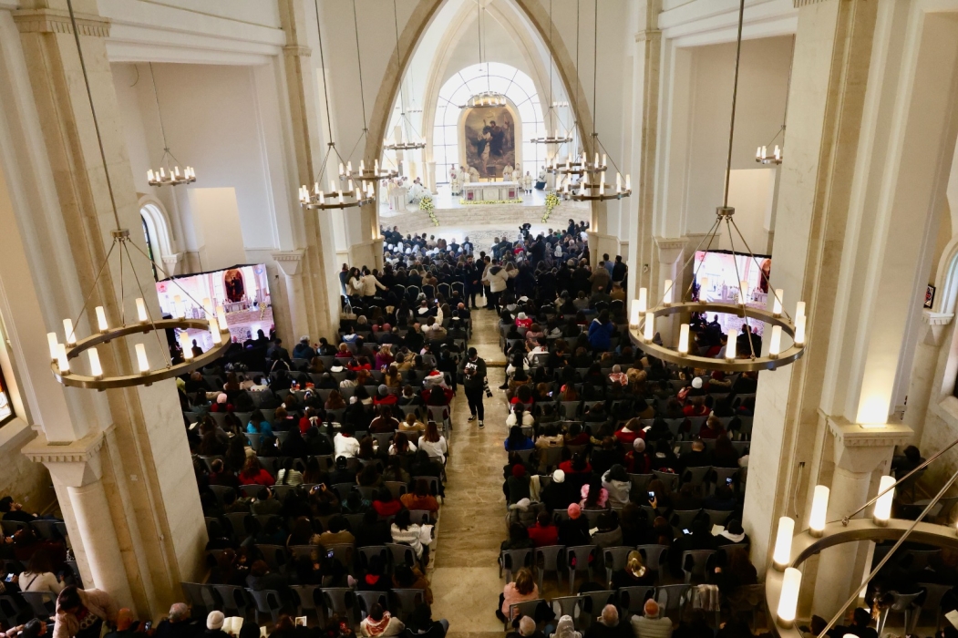 الاف الحجاج يحيون يوم الحج الكاثوليكي الـ26 في موقع المعمودية