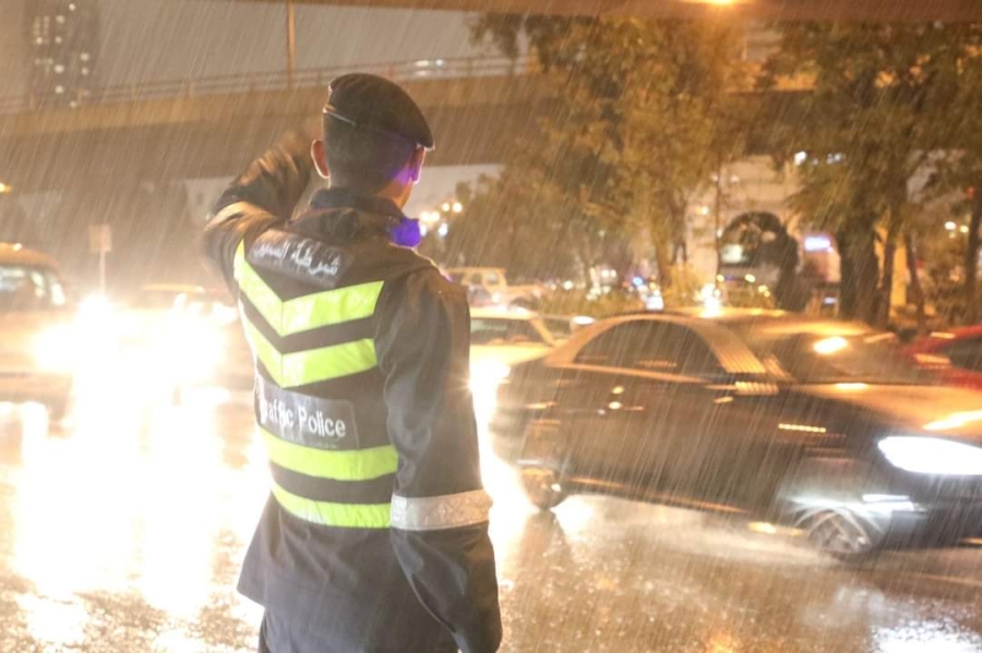 لأمن العام يحذر السائقين من مخاطر القيادة خلال الظروف الجوية الاستثنائية