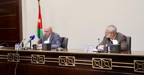 لفايز يدعو الشباب للتصدي إلى ذباب إلكتروني يستهدف الأردن