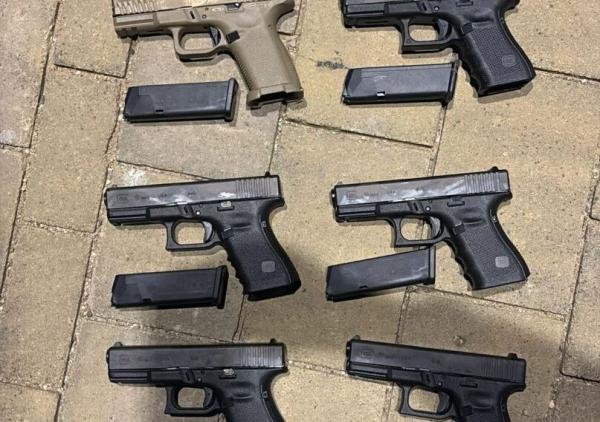 الجيش الاسرائيلي يزعم إحباط تهريب 10 مسدسات عبر الحدود مع الأردن