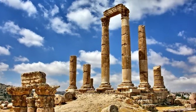 أجواء مشمسة وباردة نسبيا اليوم وانخفاض الحرارة غدا