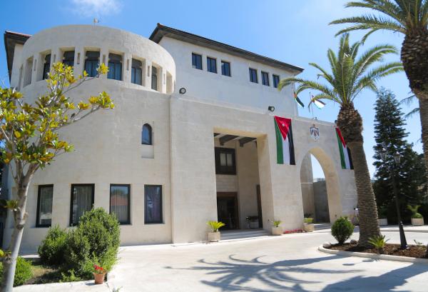 الحكومة تحدد ساعات الدَّوام في رمضان من 9 صباحاً وحتى 2:30 ظهراً