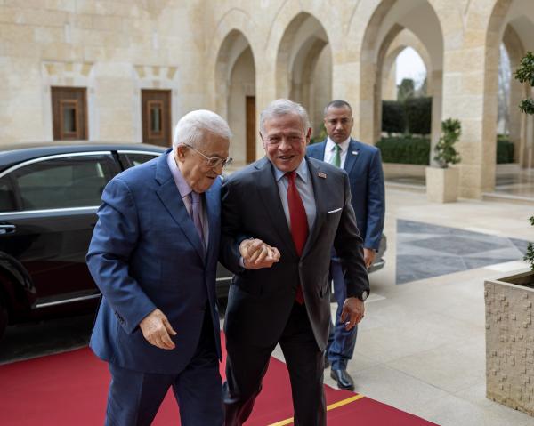 الملك يستقبل عباس: نرفض أية قرارات تنتهك حقوق الأشقاء الفلسطينيين وقيام دولتهم