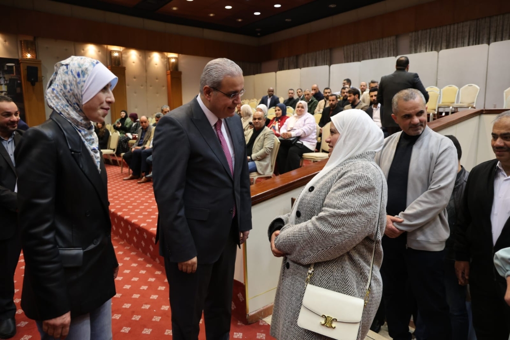 بحضور 600 مدير مستشفى ومركز صحي.. البدور كل واحد منكم مسؤول امامي عن مؤسسته