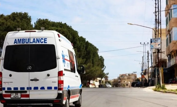 وفاة شاب وإصابة 4 بحادث تصادم على الطريق الصحراوي