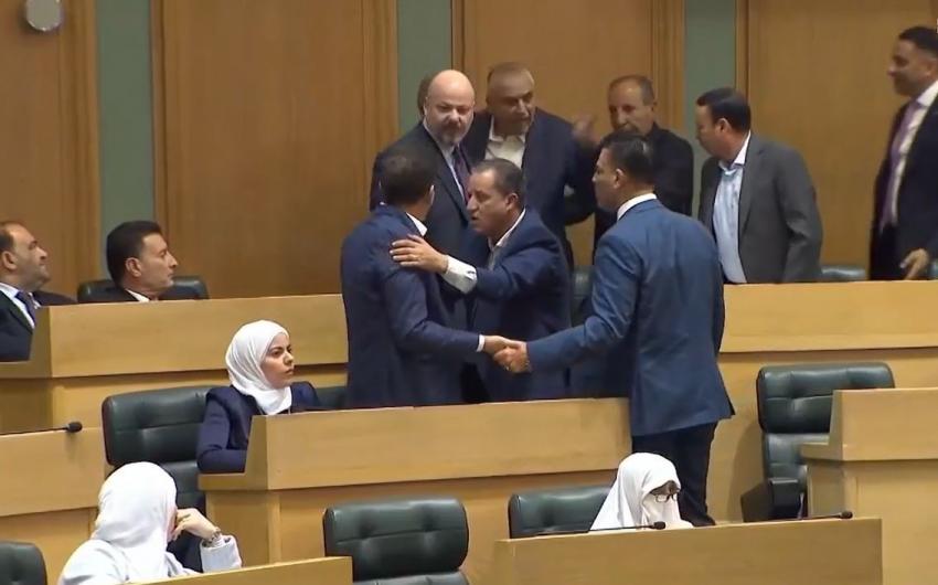 اجواء مشحونة ورفع اصوات بجلسة النواب اليوم.. والسبب!
