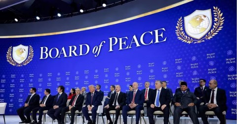 ترامب يتباهى بمجلس سلامه لغزة ويعلن جمع 17 مليار دولار.. ويهدد حماس وايران