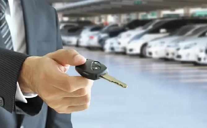 نقابة تأجير السيارات تحذر من إفلاس القطاع بسبب نظام الترخيص الجديد