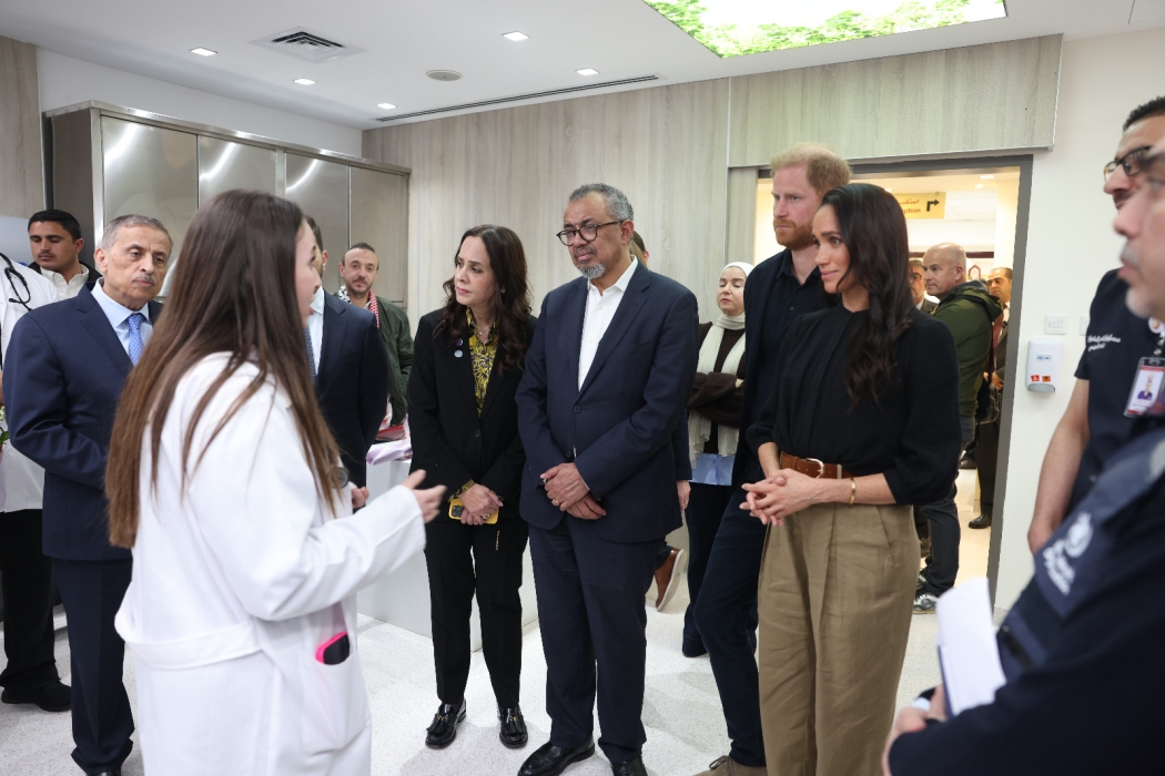 *تضامن دولي رفيع: مدير عام منظمة الصحة العالمية والأمير هاري والأميرة ميغان يزورون أطفال غزة في المستشفى التخصصي*