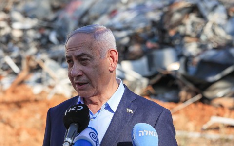 باستخدام صواريخ “خيبر”.. استهداف مكتب نتنياهو وموقع قائد سلاح الجو الإسرائيلي