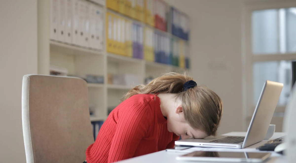 الشعور بالإرهاق خلال رمضان… ظاهرة طبيعية أم جرس إنذار صحي؟