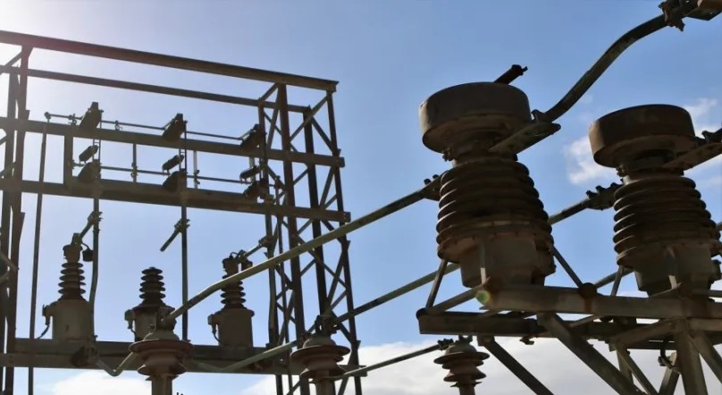 بالأسماء ... فصل التيار الكهربائي عن مناطق في المملكة اليوم