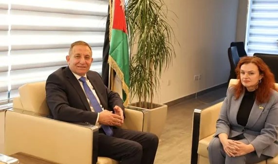 وزير الزراعة يبحث مع سفيرة أوكرانيا تعزيز التعاون الزراعي بين البلدين