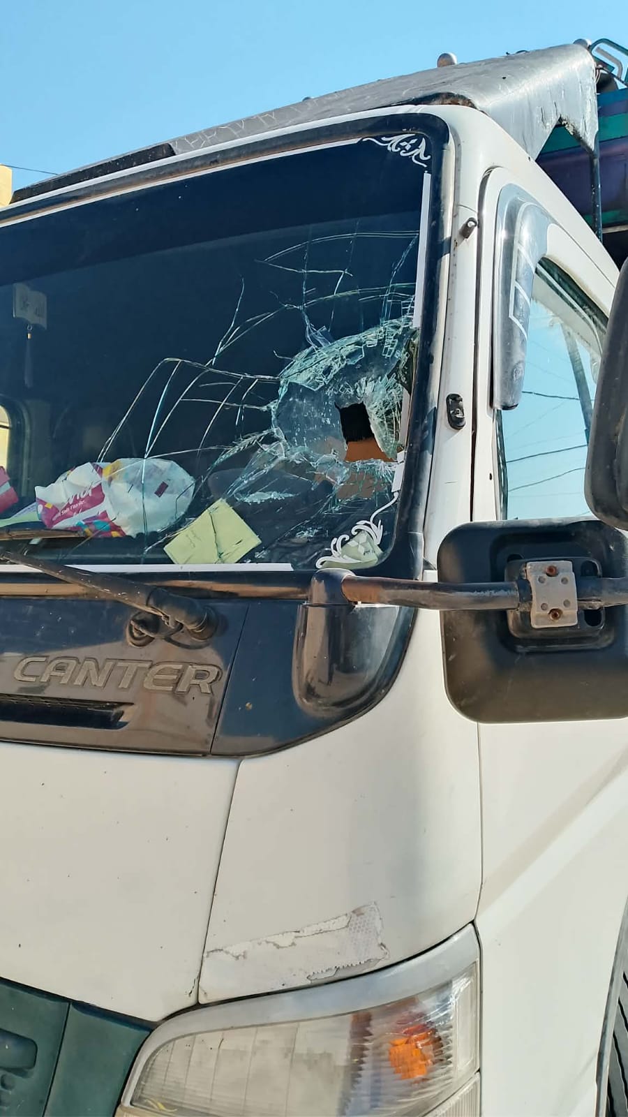 مجموعة أشخاص يعتدون على مواطن ويحطمون مركبته في الجيزة جنوب عمان