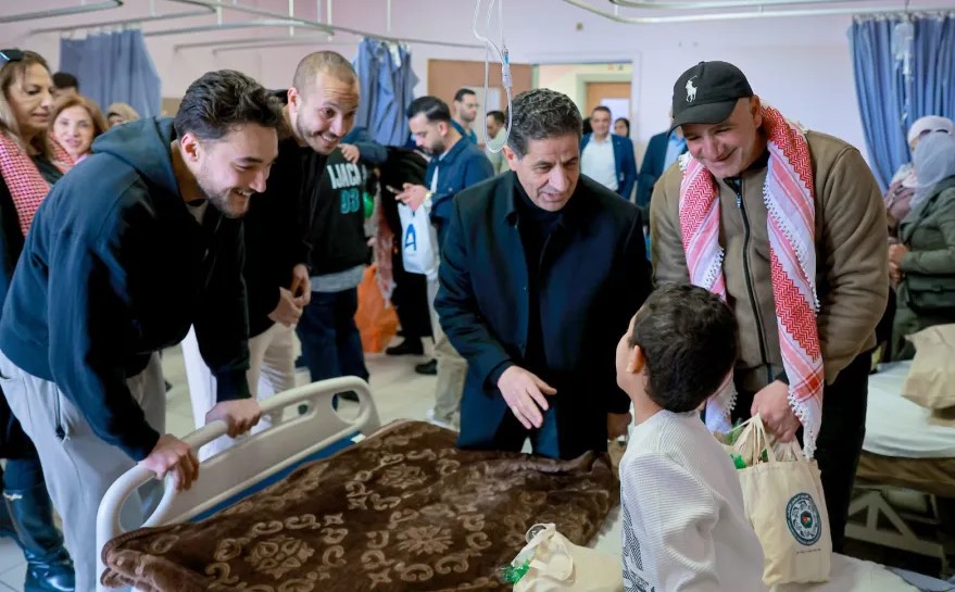 رابطة اللاعبين الأردنيين الدوليين الثقافية تزور قسم الأطفال في مستشفيات البشير