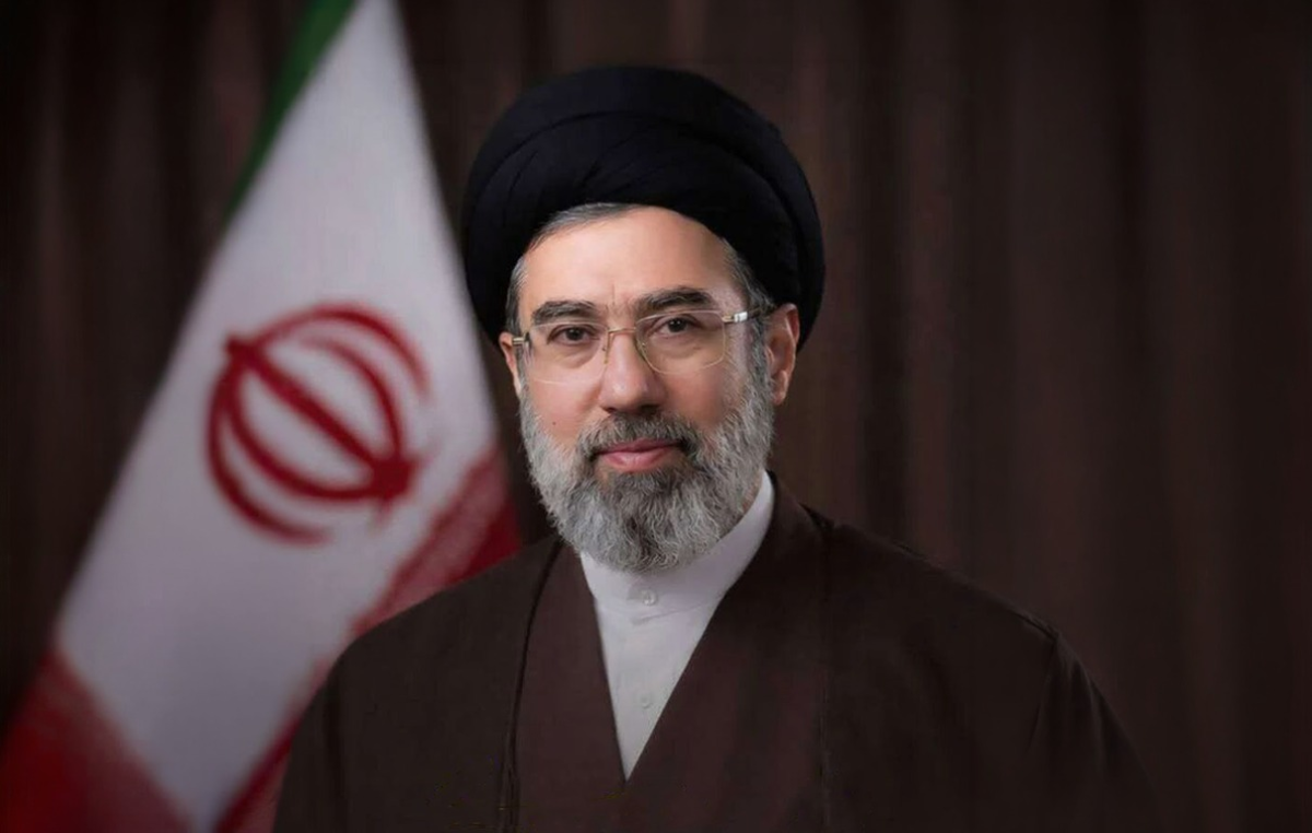 المرشد الإيراني يهدد قتلة لارجياني بـدفع الثمن