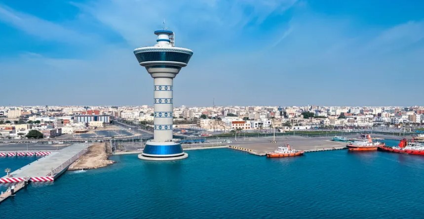 رويترز: استهداف ميناء ينبع السعودي على البحر الأحمر بهجوم جوي