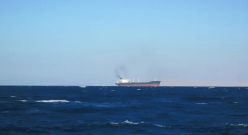 هيئة بحرية: سفينة أصيبت بمقذوف قرب رأس لفان بقطر