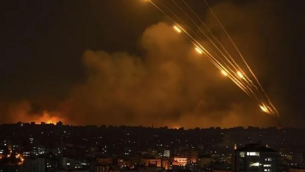 “حزب الله” يشن عشرات الهجمات على إسرائيل.. واشتباكات جنوب لبنان