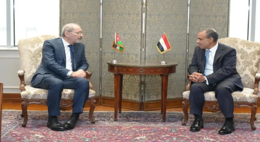 الصفدي وعبدالعاطي يؤكدان ضرورة وقف الاعتداءات الإيرانية على الدول العربية