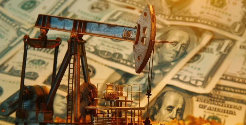 ارتفاع أسعار الذهب وانخفاض النفط عالميا مع انخفاض مؤشر الدولار