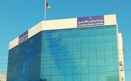 النقل البري: النقل المدرسي خطوة إيجابية نحو ترسيخ العدالة التعليمية