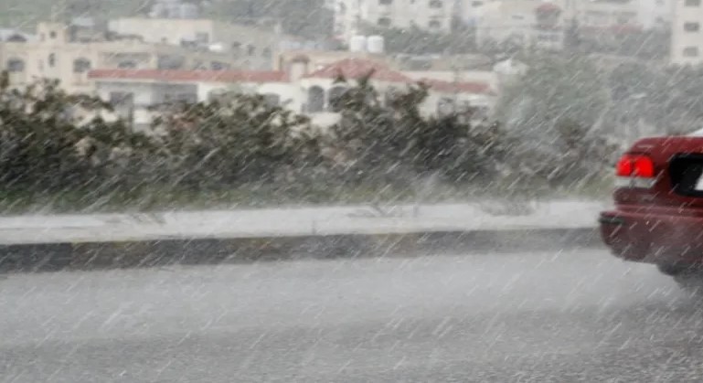 الأرصاد: أمطار غزيرة ورياح تتجاوز 60 كمساعة وتحذيرات من السيول والانزلاقات