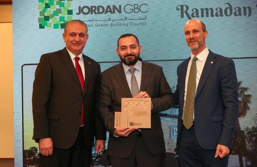 تكريم البنك الأردني الكويتي كأول بنك في الأردن يحصل على شهادة إيدج للأبنية الخضراء