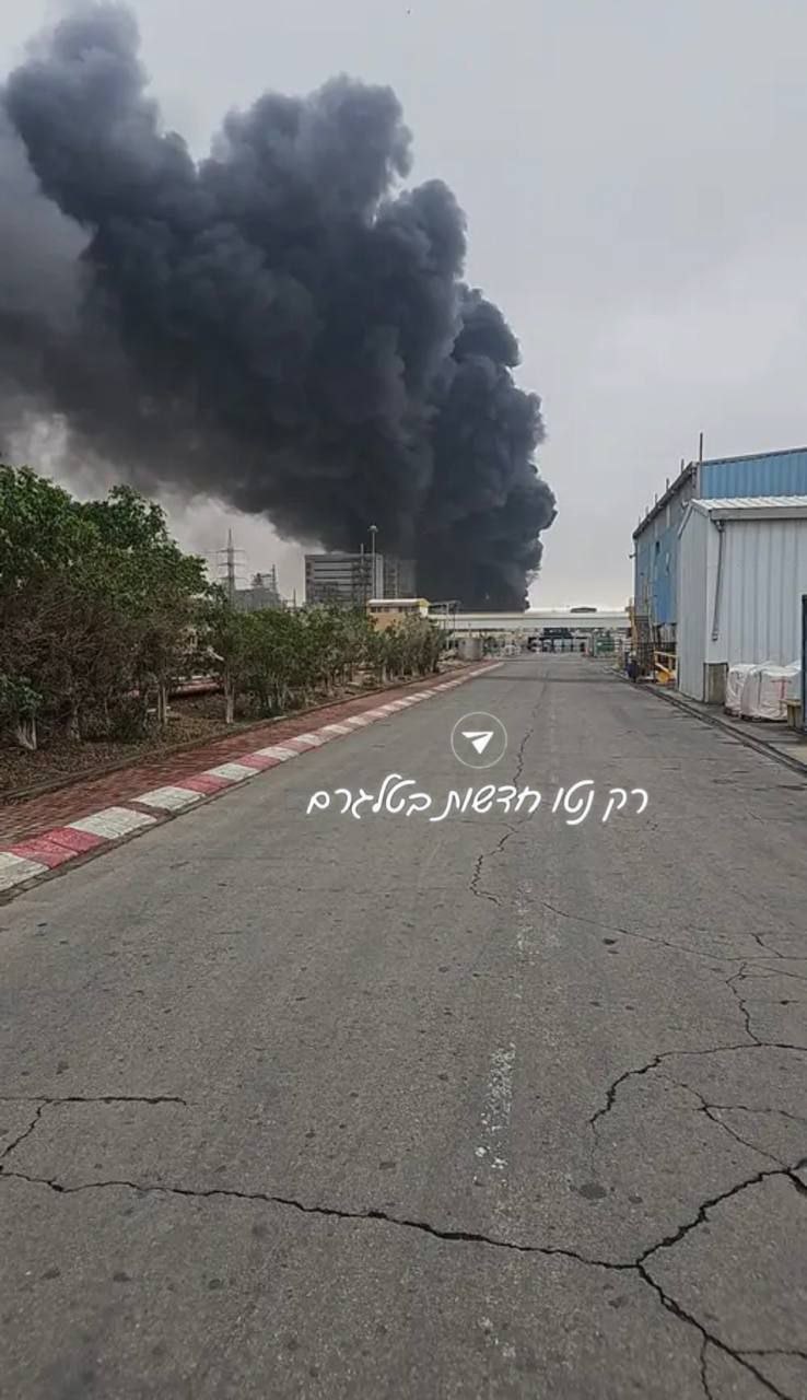 توثيق بالفيديو للاصابة: صاروخ إيراني يدمر مصنع كيماويات في النقب الفلسطيني