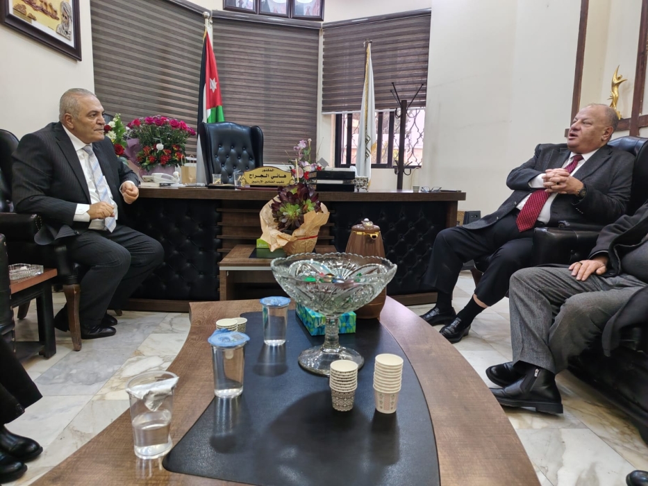 ايمن سماوي يزور نقابة الفنانين مهنئاً بمجلسها الجديد