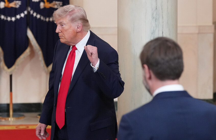 ترامب ما زال يهدد: دون اتفاق.. سندمر محطات الطاقة في إيران ونضربهم بقوة كبيرة ونعيدهم للعصر الحجري