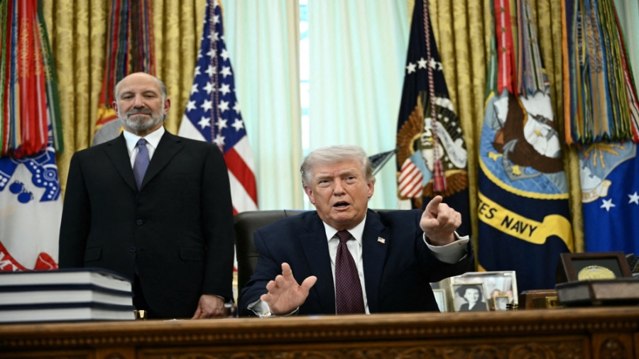 ترامب يواصل التهديد باستهداف بنية ايران التحتية للطاقة والنفط