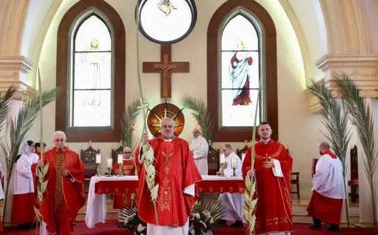 الكنائس في الأردن تحتفل بعيد الشعانين المبارك وسط دعوات للسلام والاستقرار