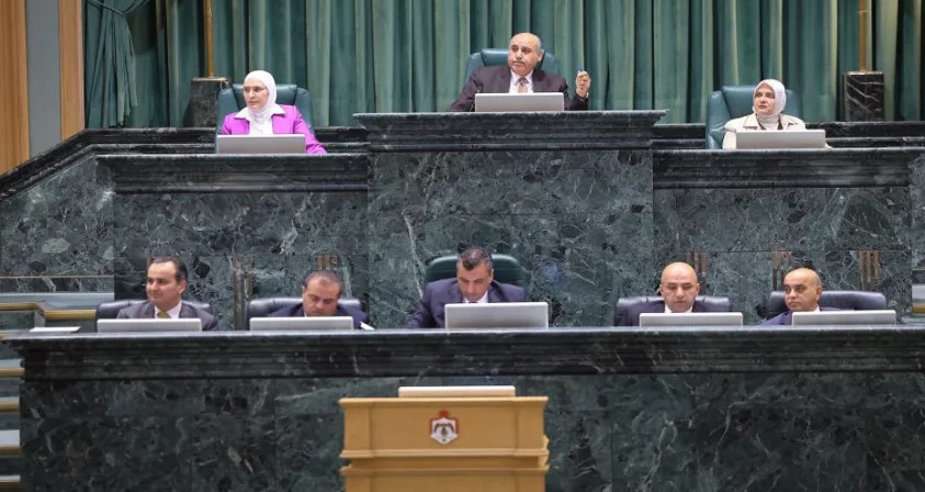 النواب يواصلون مناقشة «التربية وتنمية الموارد البشرية» وتعديل مدة نفاذ القانون