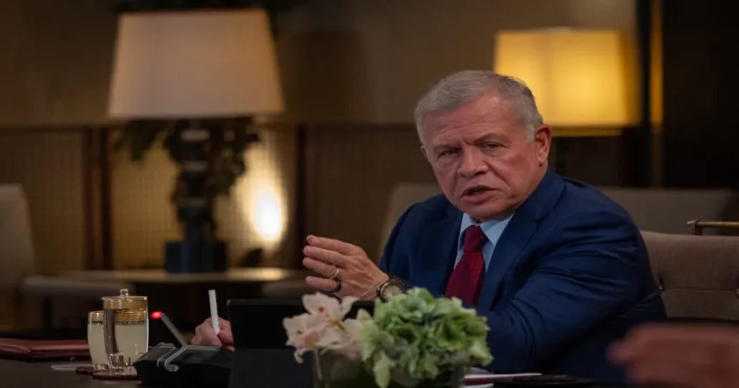 الملك يلتقي رؤساء وزراء ومسؤولين سابقين لبحث التطورات الإقليمية الراهنة