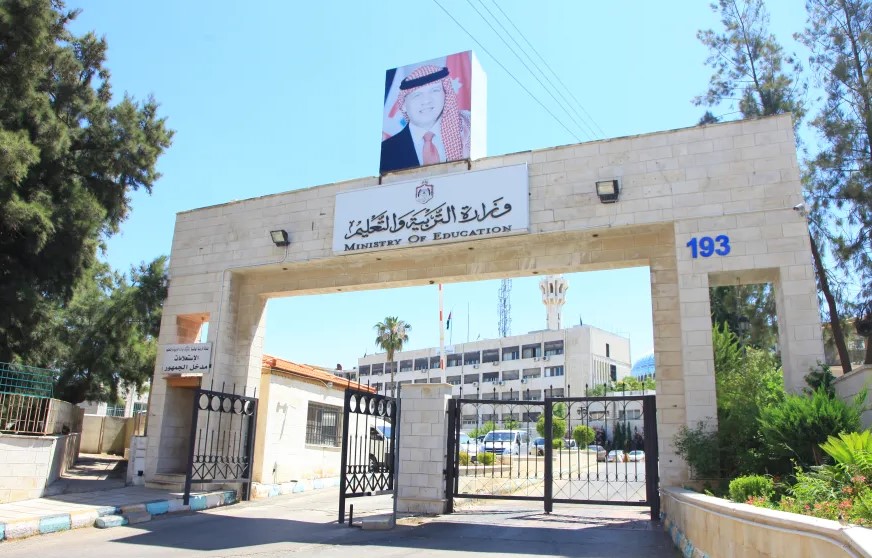 تحقيق بواقعة اعتداء معلمة على طالب في مدرسة حكومية في عمان