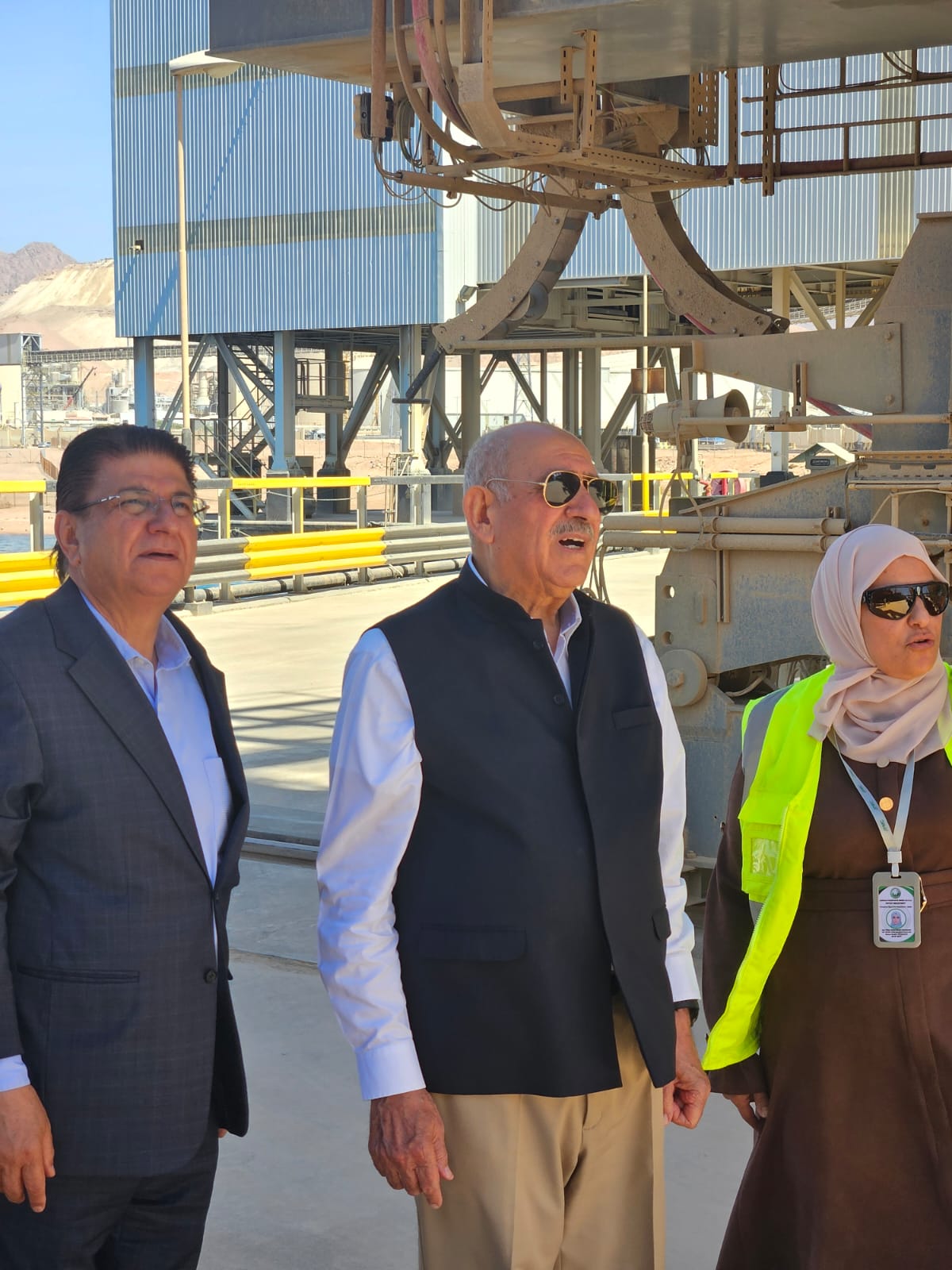 الذنيبات يتفقد ميناء الفوسفات في العقبة: 6 بواخر قيد التحميل وتوجه لإنشاء ميناء عائم لتصدير الفوسفات