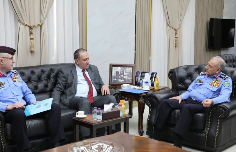 وزير البيئة ومدير الأمن العام يبحثان تعزيز التعاون في المجال البيئي واستمرار تنفيذ البرنامج التنفيذي لاستراتيجية النظافة والحد من الالقاء العشوائي للنفايات
